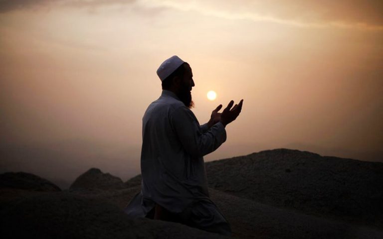 The 5 Times Namaz (Muslim Prayer) with Meaning