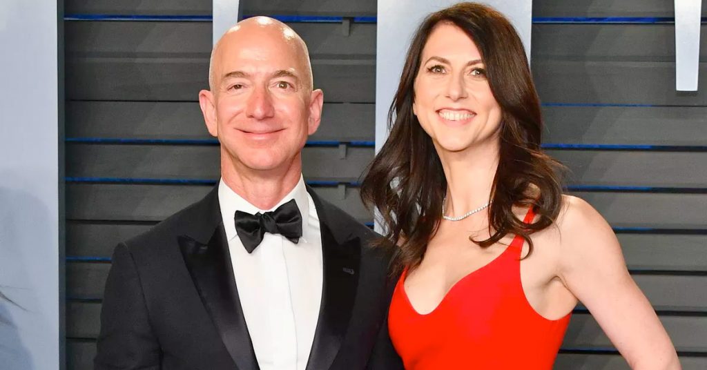 Who Leaked Jeff Bezos's Intimate Text Messages?
