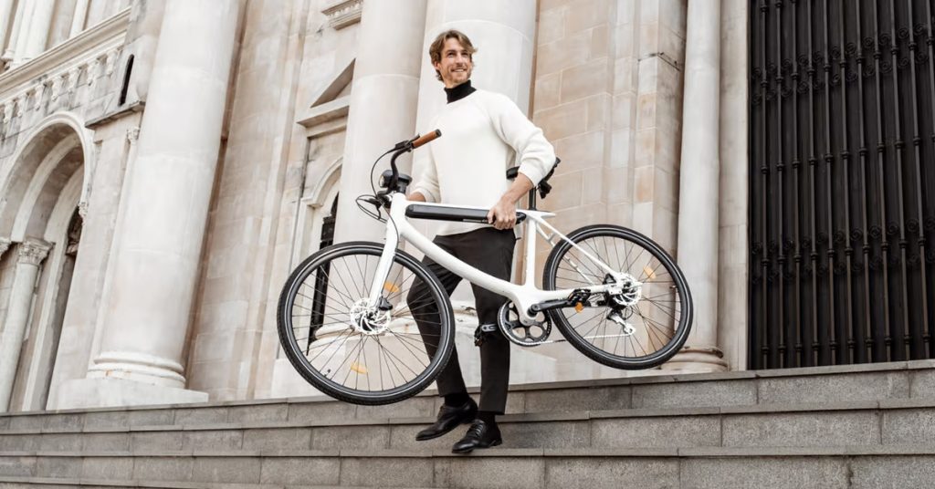 Chord is a stunning Ebike designed to evoke a sense of grace, poise, and sophistication inspired by the physical appearance of a piano keyboard and the spirit of musical harmony.