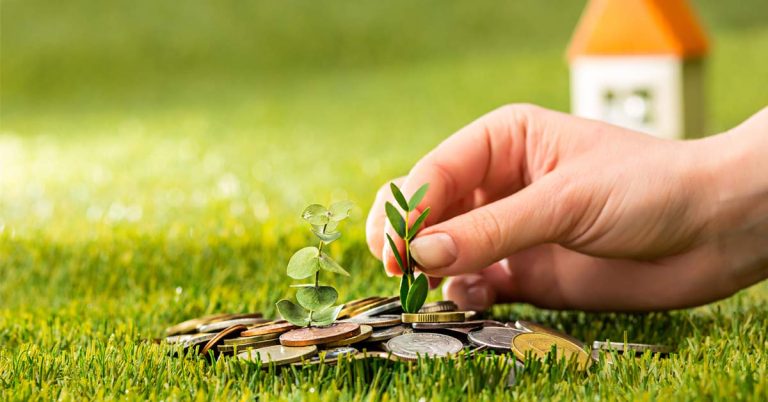 The decisions inve­stors make are often drive­n by their emotions, making it crucial to understand and manage­ these emotions for succe­ssful investing.