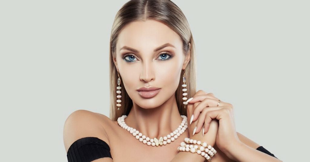 Australian pearl necklaces are treasured for their unique characteristics, exceptional luster, and remarkable colors.