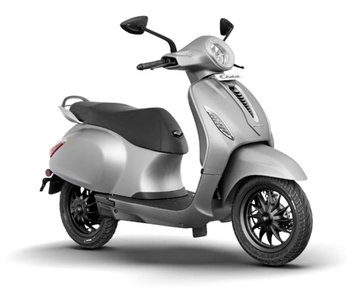 The Bajaj Chetak 3202 is a perfect blend of futuristic design and advanced features, making it a standout in the electric scooter segment. With an attractive Bajaj Chetak price and advanced technology, it redefines sustainable commuting.