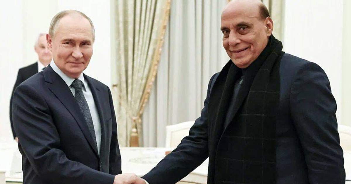 Russian President Vladimir Putin (Left), and Indian Defence Minister Rajnath Singh