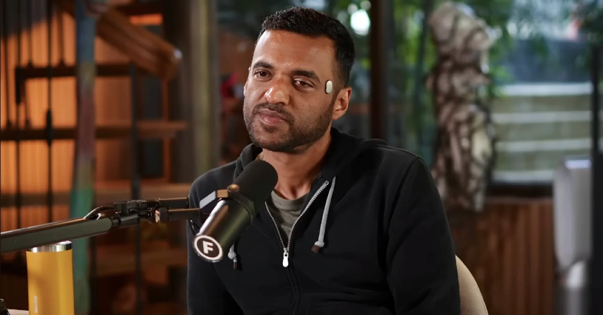 Deepinder Goyal wearing Temple’s performance-focused wearable device during a podcast appearance on Figuring Out with Raj Shamani.