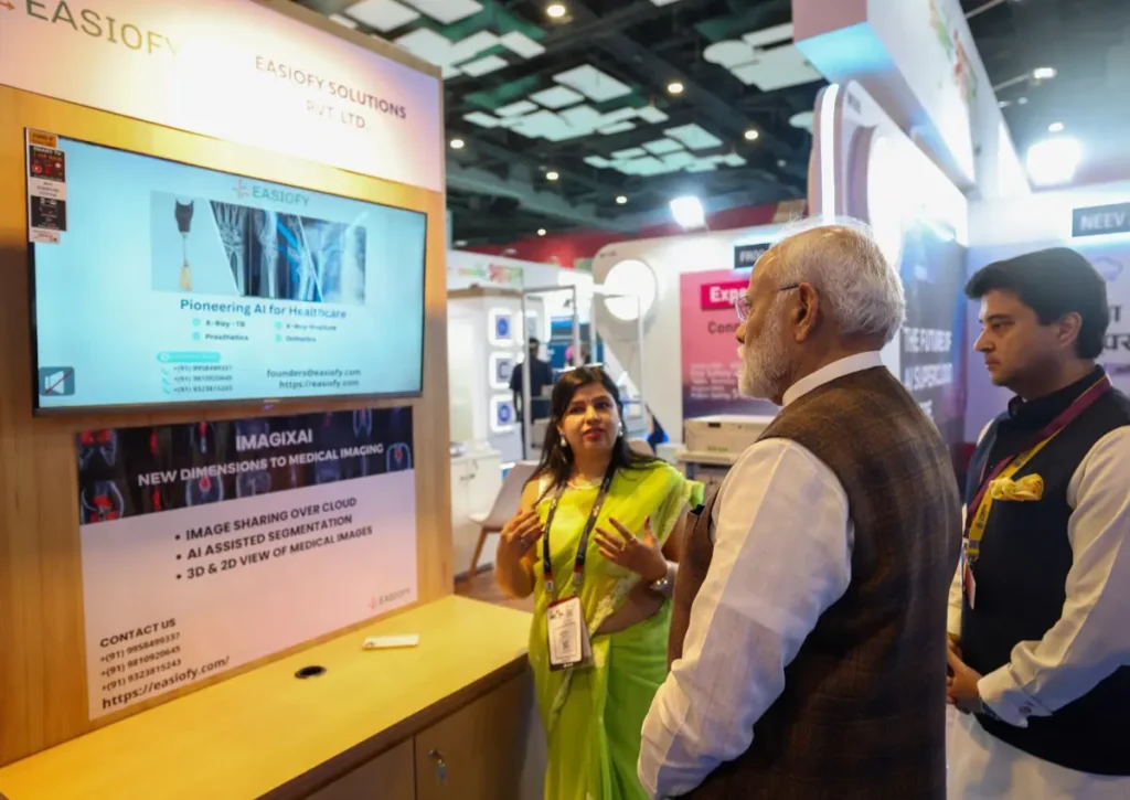 Prime Minister Narendra Modi interacting with Easiofy founder Meenal Gupta at India Mobile Congress 2024.